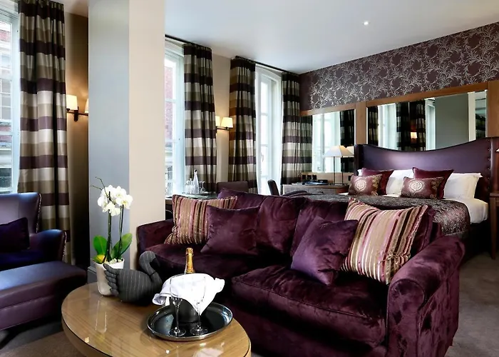 Best Hotels with Pool in Windsor