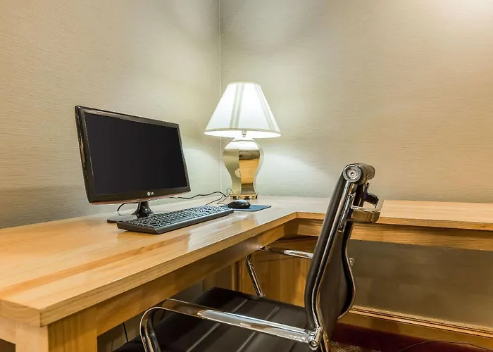 Top Hotels in Mishawaka, Indiana