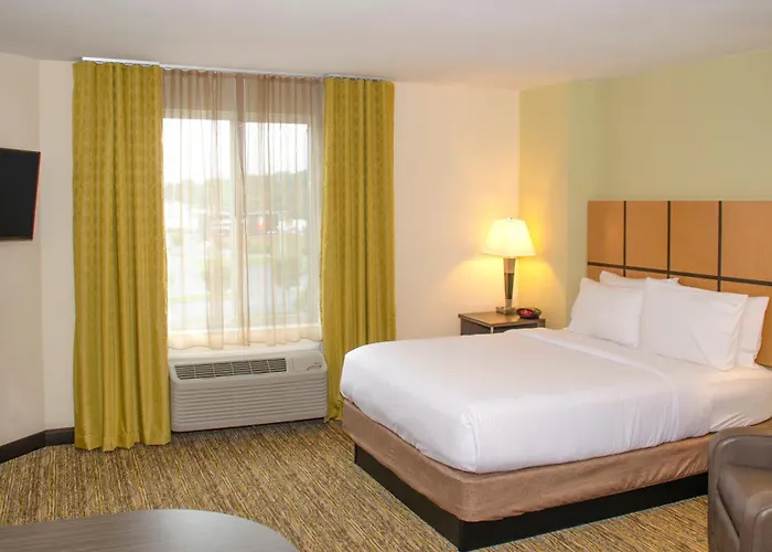 Best Hotels Near York Expo Center