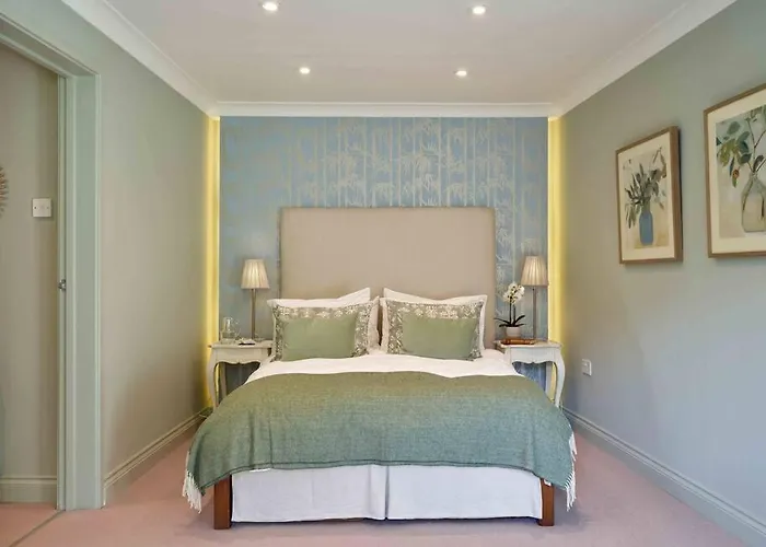 Top Hotels Near Idyllic Weston Turville, UK