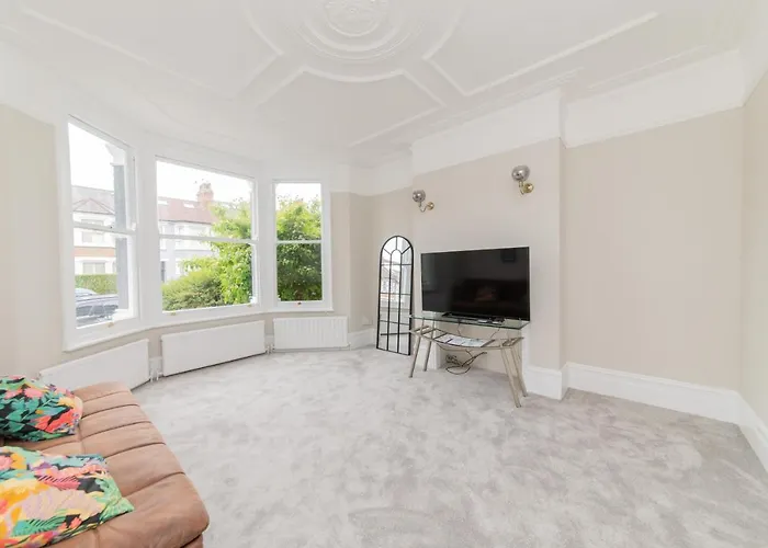 Best Hotels in North Finchley, London