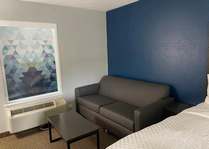 Top Hotels Near Warren for Memorable Stays