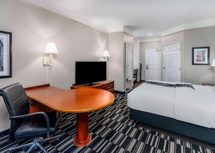 Top Hotels in Roswell, New Mexico's Alien Hotspot