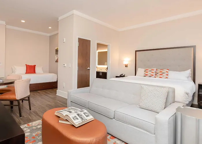 Best Hotels to Stay Near Clemson University