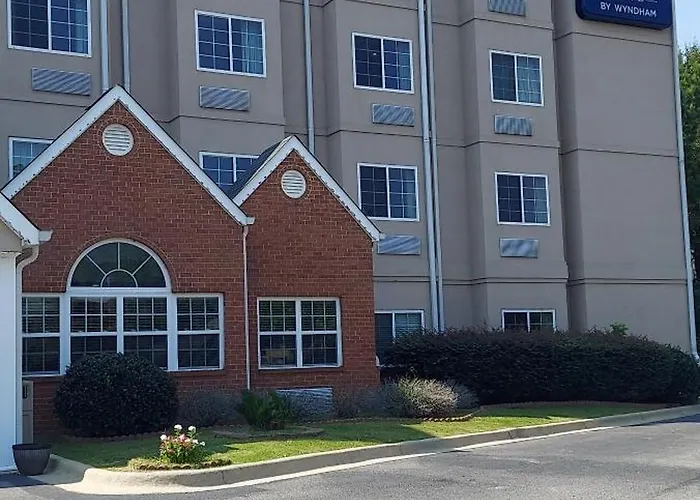 Top Hotels Close to Hoover Metropolitan Complex