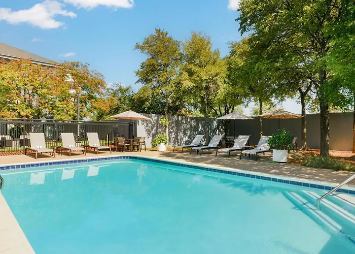 Top-Notch Hotels Near Lively Lewisville