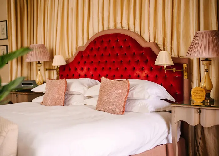 Premier Windsor Hotels with Jacuzzi In-Room