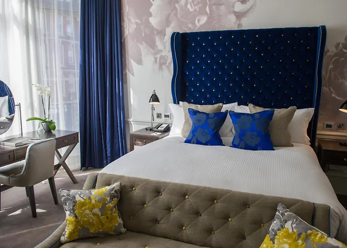 Top Hotels in London's Vibrant Notting Hill Neighborhood