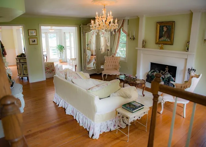 Top University of Washington Hotels