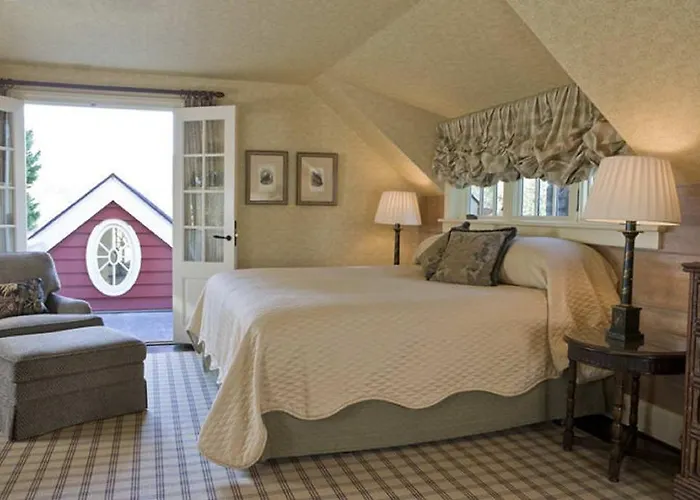 Top Accommodations Near African American Museum