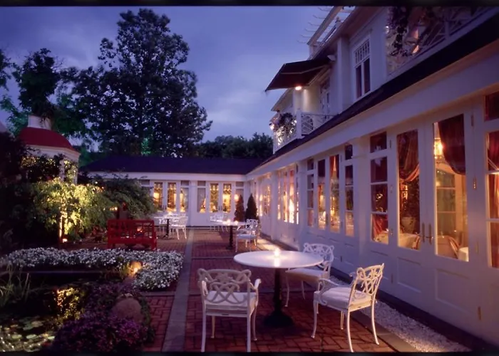 Top Hotels Near Cherry Blossom Festival in DC