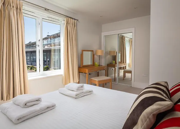 Top Hotels in Dartmouth